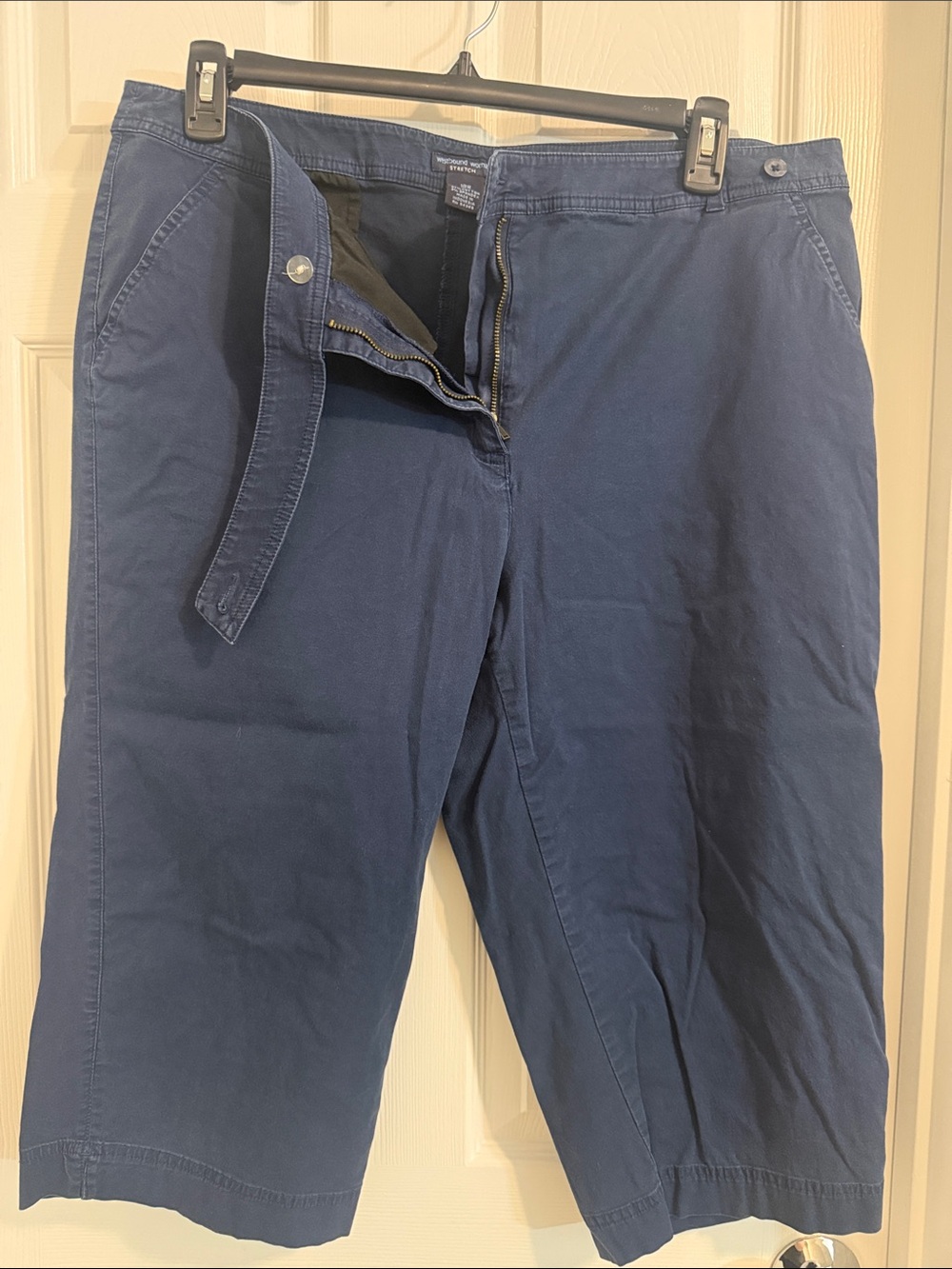 Women’s Navy Blue Mid-Rise Jeans
